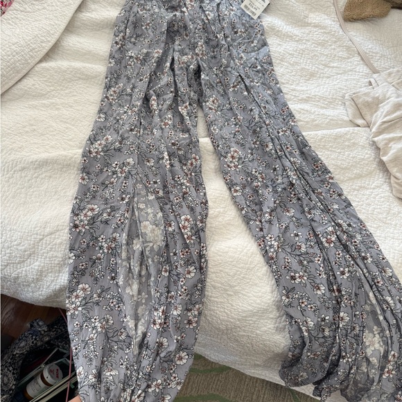 Sincerely Jules Gray Floral Wide-Leg Pants - Picture 1 of 4